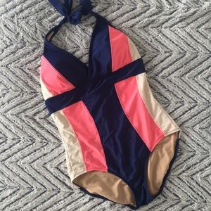 FLATTERING(!!) ModCloth One Piece w padding. Wms M